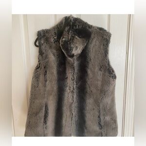 Kristen Blake Faux Fur Vest

Size: L Kristen Blake